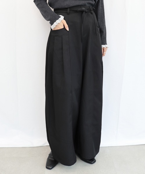 BONLECILL（ボンルシール）の「タックデザインストレッチコクーンパンツ（その他パンツ・レディース・ブラック/グレー・M/L）」の10枚目の写真