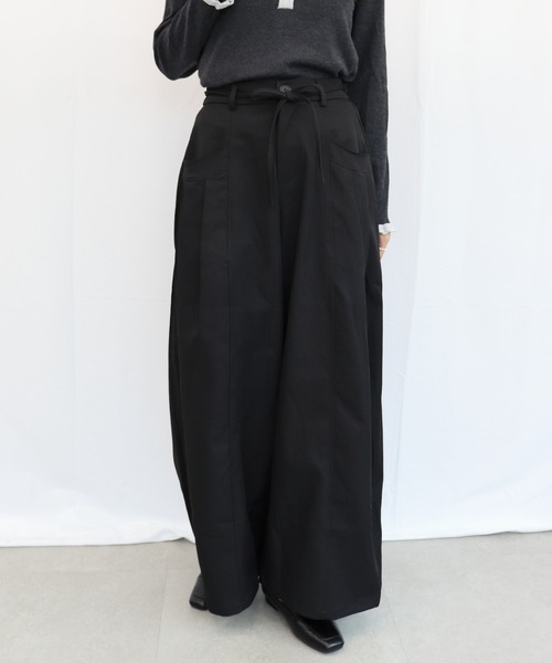 BONLECILL（ボンルシール）の「タックデザインストレッチコクーンパンツ（その他パンツ・レディース・ブラック/グレー・M/L）」の3枚目の写真