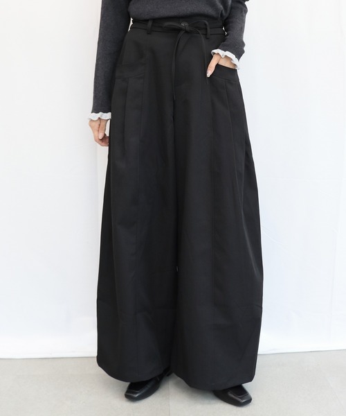 BONLECILL（ボンルシール）の「タックデザインストレッチコクーンパンツ（その他パンツ・レディース・ブラック/グレー・M/L）」の9枚目の写真