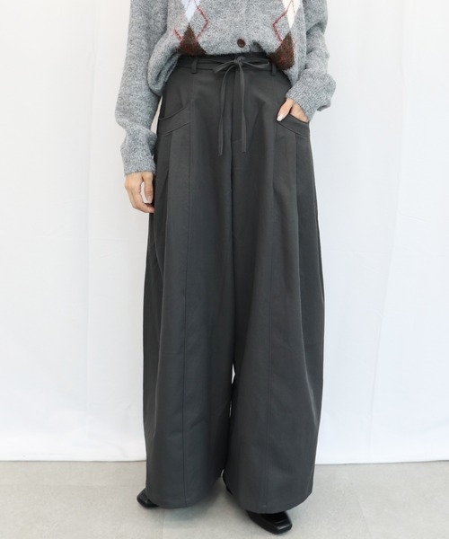 BONLECILL（ボンルシール）の「タックデザインストレッチコクーンパンツ（その他パンツ・レディース・ブラック/グレー・M/L）」の5枚目の写真
