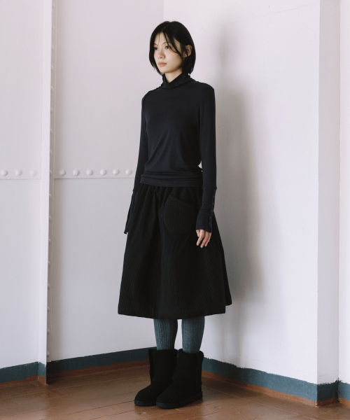 OHESHIO(オヘシオ)の「TWO-WAY BUTTON TURTLENECK T-SHIRT, CHARCOAL(Tシャツ/カットソー・レディース・その他・FREE)」の3枚目の写真