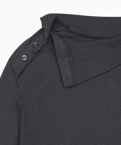 OHESHIO(オヘシオ)の「TWO-WAY BUTTON TURTLENECK T-SHIRT, CHARCOAL(Tシャツ/カットソー・レディース・その他・FREE)」の9枚目の写真