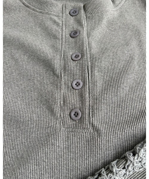 inst.ALL(インストール)の「クロシェスリーブヘンリーネックトップス(Tシャツ/カットソー・レディース・グレー/ブラック・M)」の3枚目の写真