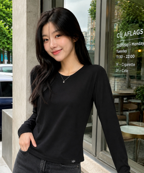 PEID(ペイド)の「PD ベーシック スリムフィット 長袖Tシャツ 2色(Tシャツ/カットソー・レディース・ブラック/ホワイト・X-SMALL/SMALL/MEDIUM)」の3枚目の写真