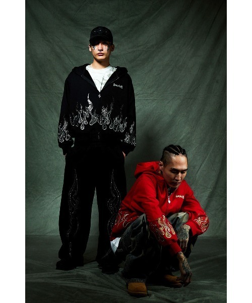 SUPPLIER（サプライヤー）の「ジップフーディ｜Fire Pattern Rhinestone Zip Hoodie｜SUPPLIER（パーカー・メンズ・ブラック/レッド・LARGE/X-LARGE/SMALL/MEDIUM）」の7枚目の写真