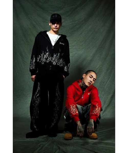 SUPPLIER（サプライヤー）の「ジップフーディ｜Fire Pattern Rhinestone Zip Hoodie｜SUPPLIER（パーカー・メンズ・ブラック/レッド・LARGE/X-LARGE/SMALL/MEDIUM）」の8枚目の写真