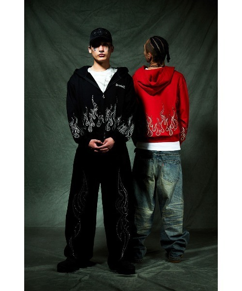 SUPPLIER（サプライヤー）の「ジップフーディ｜Fire Pattern Rhinestone Zip Hoodie｜SUPPLIER（パーカー・メンズ・ブラック/レッド・LARGE/X-LARGE/SMALL/MEDIUM）」の10枚目の写真