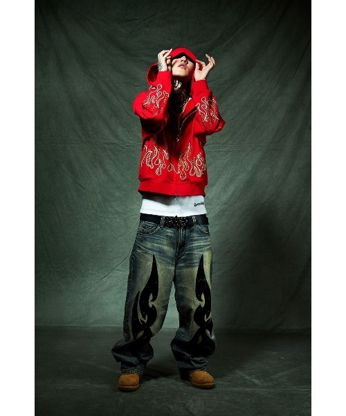 SUPPLIER（サプライヤー）の「ジップフーディ｜Fire Pattern Rhinestone Zip Hoodie｜SUPPLIER（パーカー・メンズ・ブラック/レッド・LARGE/X-LARGE/SMALL/MEDIUM）」の19枚目の写真