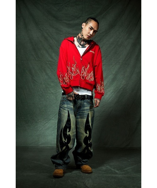 SUPPLIER（サプライヤー）の「ジップフーディ｜Fire Pattern Rhinestone Zip Hoodie｜SUPPLIER（パーカー・メンズ・ブラック/レッド・LARGE/X-LARGE/SMALL/MEDIUM）」の20枚目の写真