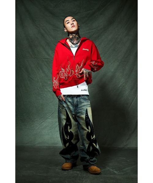 SUPPLIER（サプライヤー）の「ジップフーディ｜Fire Pattern Rhinestone Zip Hoodie｜SUPPLIER（パーカー・メンズ・ブラック/レッド・LARGE/X-LARGE/SMALL/MEDIUM）」の21枚目の写真