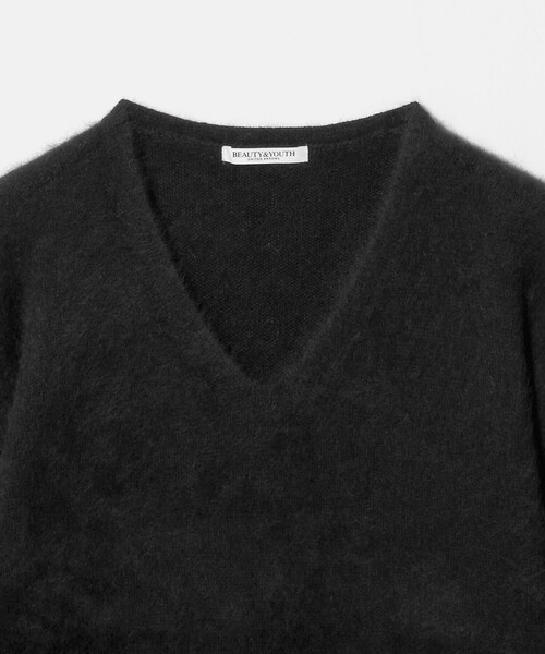 BEAUTY&YOUTH UNITED ARROWS(ビューティーアンドユースユナイテッドアローズ)の「フォックスカシミヤブレンド Vネック ニットプルオーバー(ニット/セーター・レディース・ブラック/ダークブラウン/ナチュラル/レッド・FREE)」の11枚目の写真