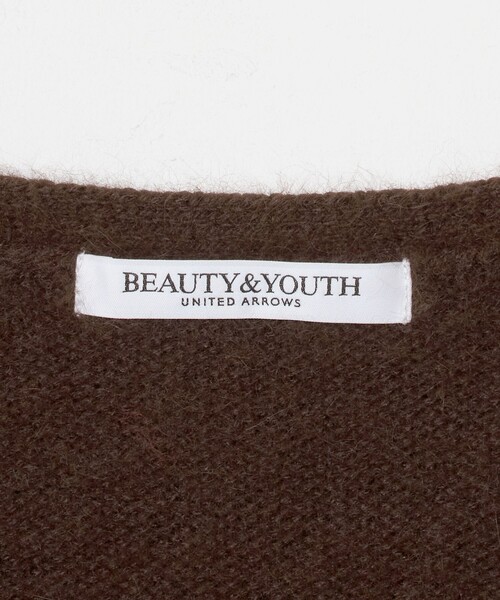 BEAUTY&YOUTH UNITED ARROWS(ビューティーアンドユースユナイテッドアローズ)の「フォックスカシミヤブレンド Vネック ニットプルオーバー(ニット/セーター・レディース・ブラック/ダークブラウン/ナチュラル/レッド・FREE)」の15枚目の写真