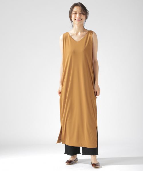 BAYFLOW（ベイフロー）の「Vネックノースリワンピース（ワンピース・レディース・アイボリー/ブラック/ワイン/ネイビー/ライトグレー/ブラウン/キャメル・SMALL/MEDIUM）」の6枚目の写真