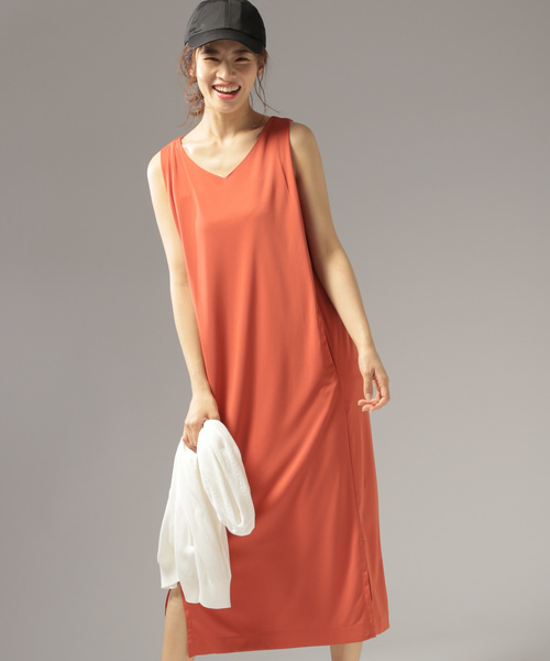 BAYFLOW（ベイフロー）の「Vネックノースリワンピース（ワンピース・レディース・アイボリー/ブラック/ワイン/ネイビー/ライトグレー/ブラウン/キャメル・SMALL/MEDIUM）」の7枚目の写真