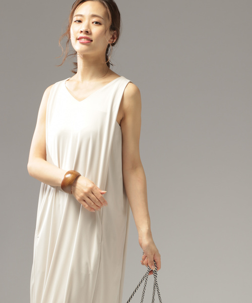 BAYFLOW（ベイフロー）の「Vネックノースリワンピース（ワンピース・レディース・アイボリー/ブラック/ワイン/ネイビー/ライトグレー/ブラウン/キャメル・SMALL/MEDIUM）」の12枚目の写真