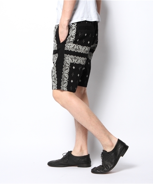 AZUL by moussy（アズールバイマウジー）の「バンダナ柄ツイルショーツ（その他パンツ・メンズ・ブラック/ネイビー・LARGE/SMALL/MEDIUM/X-LARGE/X-SMALL）」の8枚目の写真