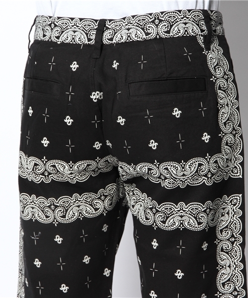 AZUL by moussy（アズールバイマウジー）の「バンダナ柄ツイルショーツ（その他パンツ・メンズ・ブラック/ネイビー・LARGE/SMALL/MEDIUM/X-LARGE/X-SMALL）」の3枚目の写真