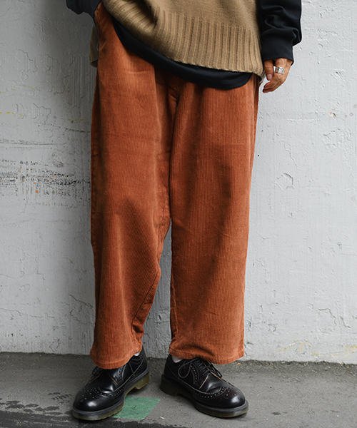 kutir（クティール）の「２タックワイドコーデュロイパンツ（その他パンツ・メンズ・ブラック/ダークブラウン/ベージュ/オレンジ・SMALL/MEDIUM/LARGE）」の4枚目の写真