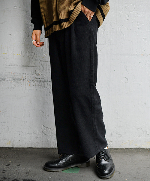 kutir（クティール）の「２タックワイドコーデュロイパンツ（その他パンツ・メンズ・ブラック/ダークブラウン/ベージュ/オレンジ・SMALL/MEDIUM/LARGE）」の9枚目の写真
