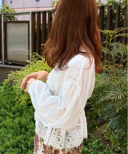 apres jour(アプレジュール)の「ラメシアーレースVブラウス【ZOZOTOWN限定アイテム】(シャツ/ブラウス・レディース・ミント/ラベンダー/オフホワイト・フリー)」の6枚目の写真