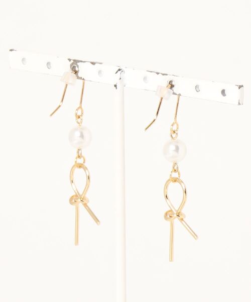 tone（トーン）の「【PetitBonheur*accessories】Rピアス（ピアス（両耳用）・レディース・ゴールド・FREE）」の2枚目の写真