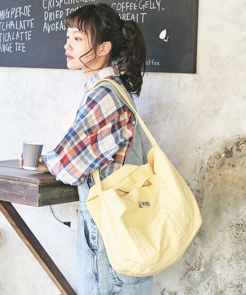 arbore（アーバー）の「キャンバスバッグ（ショルダーバッグ・レディース・ブラック/イエロー/ミント/ナチュラル・M）」の4枚目の写真