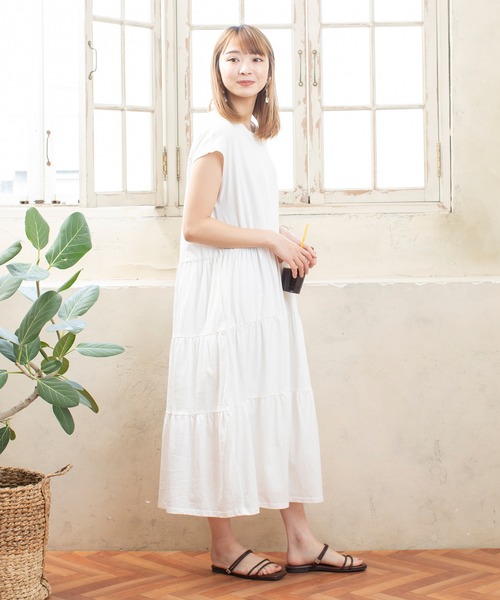 menue(メヌエ)の「2WAYスクエアトゥループストラップフラットサンダル(サンダル・レディース・ブラウン/ガンメタ/パイソン/ブラック/ホワイト・35/38/34/37/36/39/40/41)」の7枚目の写真