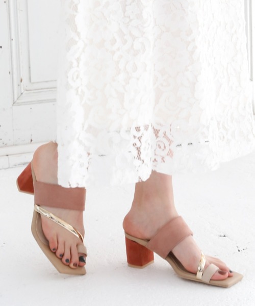 VIVIAN(ヴィヴィアン)の「スクエアトゥトリオカラー甲バンドトングサンダル(サンダル・レディース・ナチュラル/クリアブラック/ライトグレー/オリーブ×ブラック/ストーン/イエロー系その他4・S/M/LL/L)」の4枚目の写真