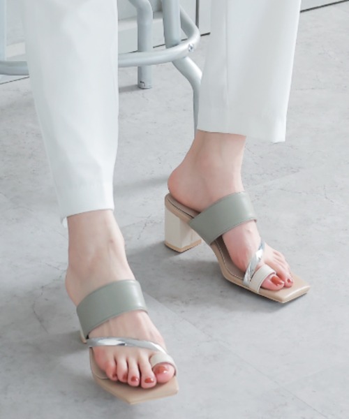 VIVIAN(ヴィヴィアン)の「スクエアトゥトリオカラー甲バンドトングサンダル(サンダル・レディース・ナチュラル/クリアブラック/ライトグレー/オリーブ×ブラック/ストーン/イエロー系その他4・S/M/LL/L)」の5枚目の写真