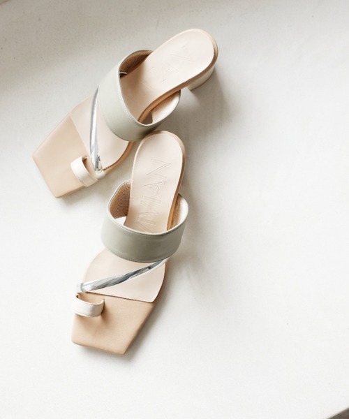 VIVIAN(ヴィヴィアン)の「スクエアトゥトリオカラー甲バンドトングサンダル(サンダル・レディース・ナチュラル/クリアブラック/ライトグレー/オリーブ×ブラック/ストーン/イエロー系その他4・S/M/LL/L)」の13枚目の写真