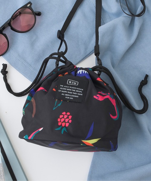 KiU（キウ）の「【KiU】/300D DRAWSTRING BAG ドローストリングバッグ（ショルダーバッグ・レディース・ブラック/その他2/その他1/その他3/その他4/その他5/その他6・FREE）」の4枚目の写真