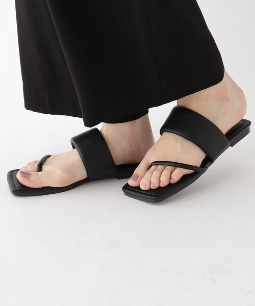 AG by aquagirl（エージーバイアクアガール）の「◆スクエアフラットトングサンダル（サンダル・レディース・オフホワイト/ブラック/ダークブラウン・02/03）」の2枚目の写真