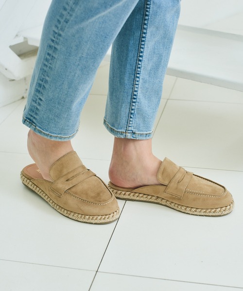 BAYFLOW（ベイフロー）の「ローファーミュール（その他シューズ・レディース・グレー/ライトベージュ・MEDIUM/LARGE）」の2枚目の写真