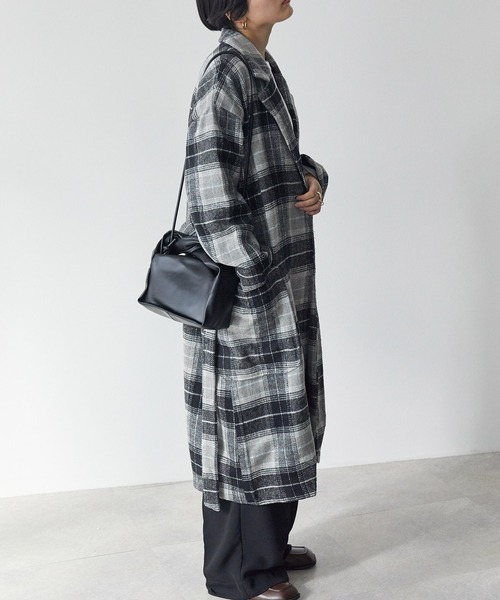 ECRIRE(エクリール)の「リボン付きマキシ丈 ドロップショルダービッグポケットオーバーチェスターコート(チェスターコート・レディース・グレー系その他/ダークグリーン/パープル/ベージュ/ブラウン系その他/ダークブラウン・M)」の12枚目の写真