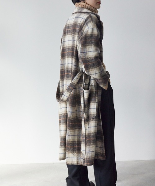 ECRIRE(エクリール)の「リボン付きマキシ丈 ドロップショルダービッグポケットオーバーチェスターコート(チェスターコート・レディース・グレー系その他/ダークグリーン/パープル/ベージュ/ブラウン系その他/ダークブラウン・M)」の18枚目の写真