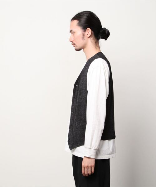 EMPORIO ARMANI(エンポリオアルマーニ)の「【エンポリオ アルマーニ】EMPORIO ARMANI シンプルジレ(その他アウター・メンズ・ブラック・50/44/46/48)」の2枚目の写真