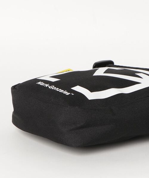 Mark Gonzales(マーク・ゴンザレス)の「MARK GONZALES/マークゴンザレス ジャガードテープ付ショルダーバッグ(ショルダーバッグ・メンズ・ブラック/イエロー・FREE)」の5枚目の写真