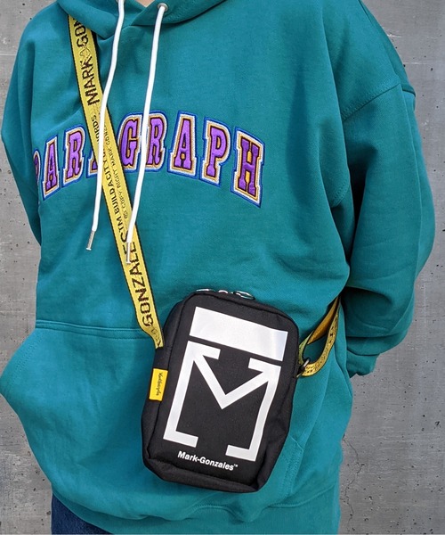 Mark Gonzales(マーク・ゴンザレス)の「MARK GONZALES/マークゴンザレス ジャガードテープ付ショルダーバッグ(ショルダーバッグ・メンズ・ブラック/イエロー・FREE)」の2枚目の写真