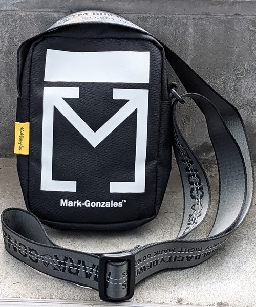 Mark Gonzales(マーク・ゴンザレス)の「MARK GONZALES/マークゴンザレス ジャガードテープ付ショルダーバッグ(ショルダーバッグ・メンズ・ブラック/イエロー・FREE)」の11枚目の写真