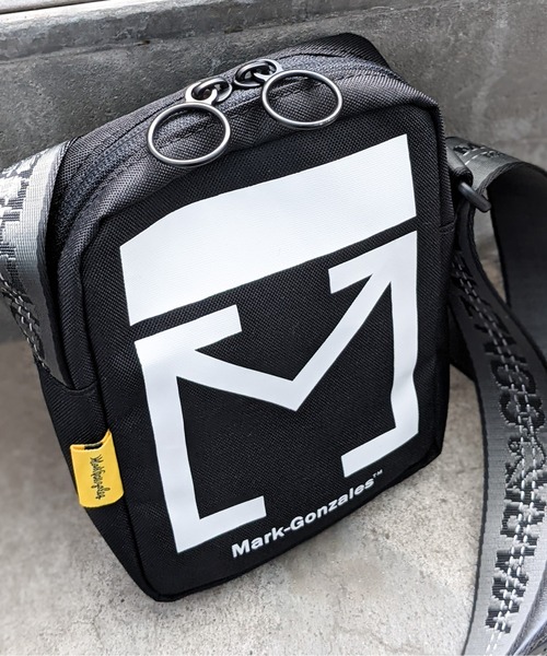 Mark Gonzales(マーク・ゴンザレス)の「MARK GONZALES/マークゴンザレス ジャガードテープ付ショルダーバッグ(ショルダーバッグ・メンズ・ブラック/イエロー・FREE)」の12枚目の写真