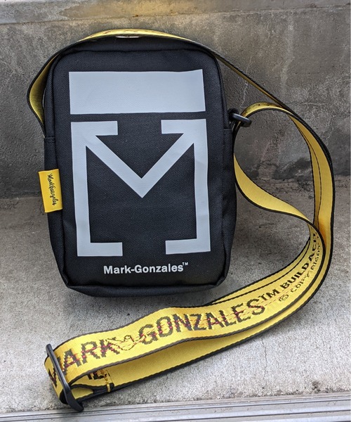Mark Gonzales(マーク・ゴンザレス)の「MARK GONZALES/マークゴンザレス ジャガードテープ付ショルダーバッグ(ショルダーバッグ・メンズ・ブラック/イエロー・FREE)」の21枚目の写真