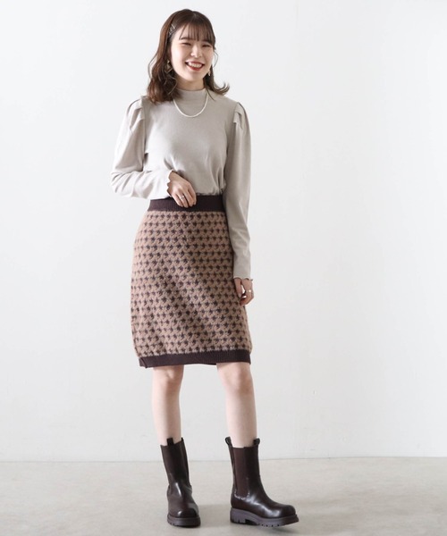 Cheek（チーク）の「リブハイネックトップス（Tシャツ/カットソー・レディース・グレイッシュベージュ/ブラック/グリーン/モカ・MEDIUM）」の9枚目の写真