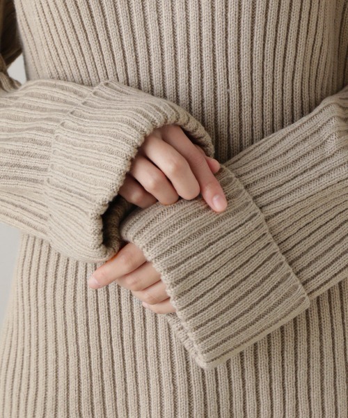 Bou Jeloud（ブージュルード）の「リブフレアニットチュニック（ニット/セーター・レディース・チャコールグレー/ブルー/グリーン/グレイッシュベージュ・FREE）」の21枚目の写真