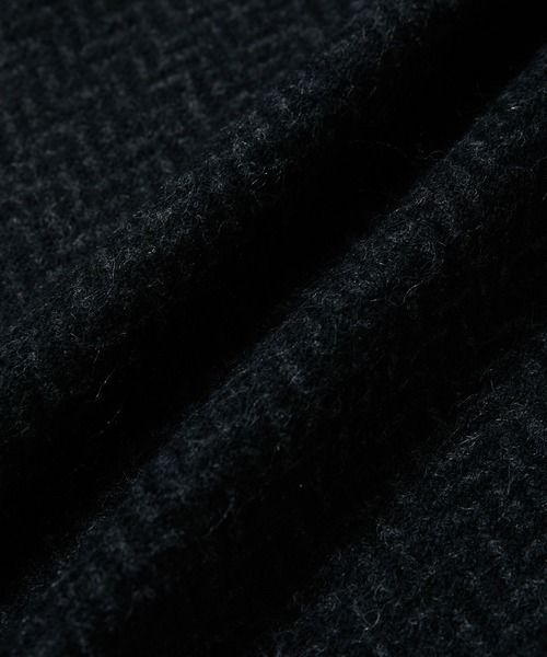 ADAM ET ROPE'（アダムエロペ）の「イタリア製ヘリンボーンマフラー（マフラー・メンズ・ブラック/ネイビー/ベージュ・FREE）」の5枚目の写真