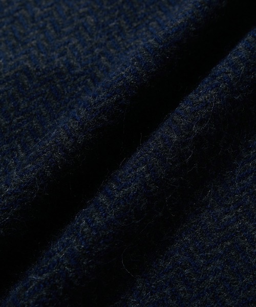 ADAM ET ROPE'（アダムエロペ）の「イタリア製ヘリンボーンマフラー（マフラー・メンズ・ブラック/ネイビー/ベージュ・FREE）」の7枚目の写真