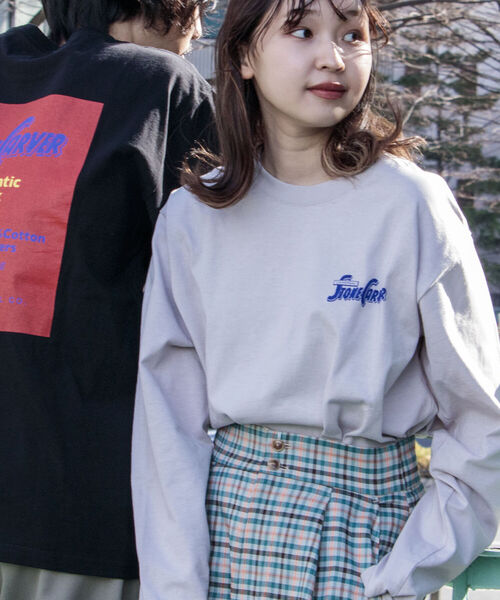 UNIVERSAL OVERALL（ユニバーサルオーバーオール）の「【UNIVERSAL OVERALL】別注 ”STONE CARVER” バックプリント ロンT（Tシャツ/カットソー・メンズ・ホワイト/ライトグレー/ブラック・MEDIUM/LARGE）」の3枚目の写真