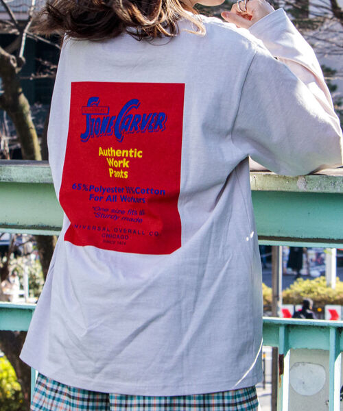 UNIVERSAL OVERALL（ユニバーサルオーバーオール）の「【UNIVERSAL OVERALL】別注 ”STONE CARVER” バックプリント ロンT（Tシャツ/カットソー・メンズ・ホワイト/ライトグレー/ブラック・MEDIUM/LARGE）」の5枚目の写真