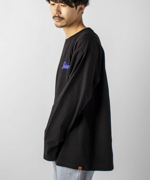 UNIVERSAL OVERALL（ユニバーサルオーバーオール）の「【UNIVERSAL OVERALL】別注 ”STONE CARVER” バックプリント ロンT（Tシャツ/カットソー・メンズ・ホワイト/ライトグレー/ブラック・MEDIUM/LARGE）」の7枚目の写真