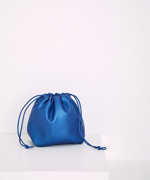 ADAM ET ROPE'（アダムエロペ）の「【WEB限定】カラー巾着バッグ（ハンドバッグ・レディース・ブラック/ベージュ/ブルー/グリーン・FREE）」の4枚目の写真