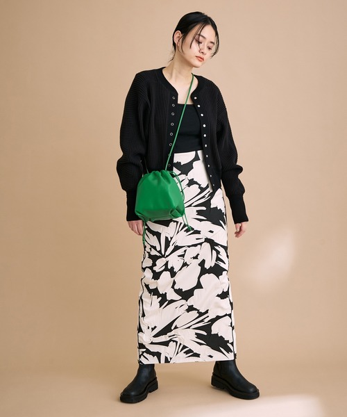 ADAM ET ROPE'（アダムエロペ）の「【WEB限定】カラー巾着バッグ（ハンドバッグ・レディース・ブラック/ベージュ/ブルー/グリーン・FREE）」の20枚目の写真